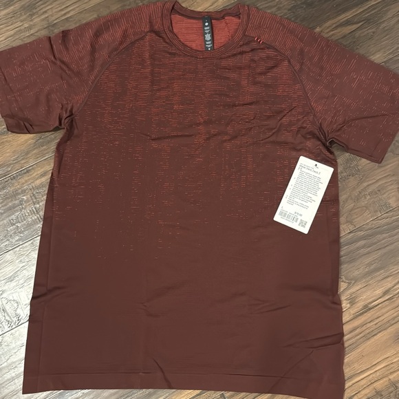 Lululemon Metal Vent Tech Tee 2.0 - NWT - Picture 2 of 5
